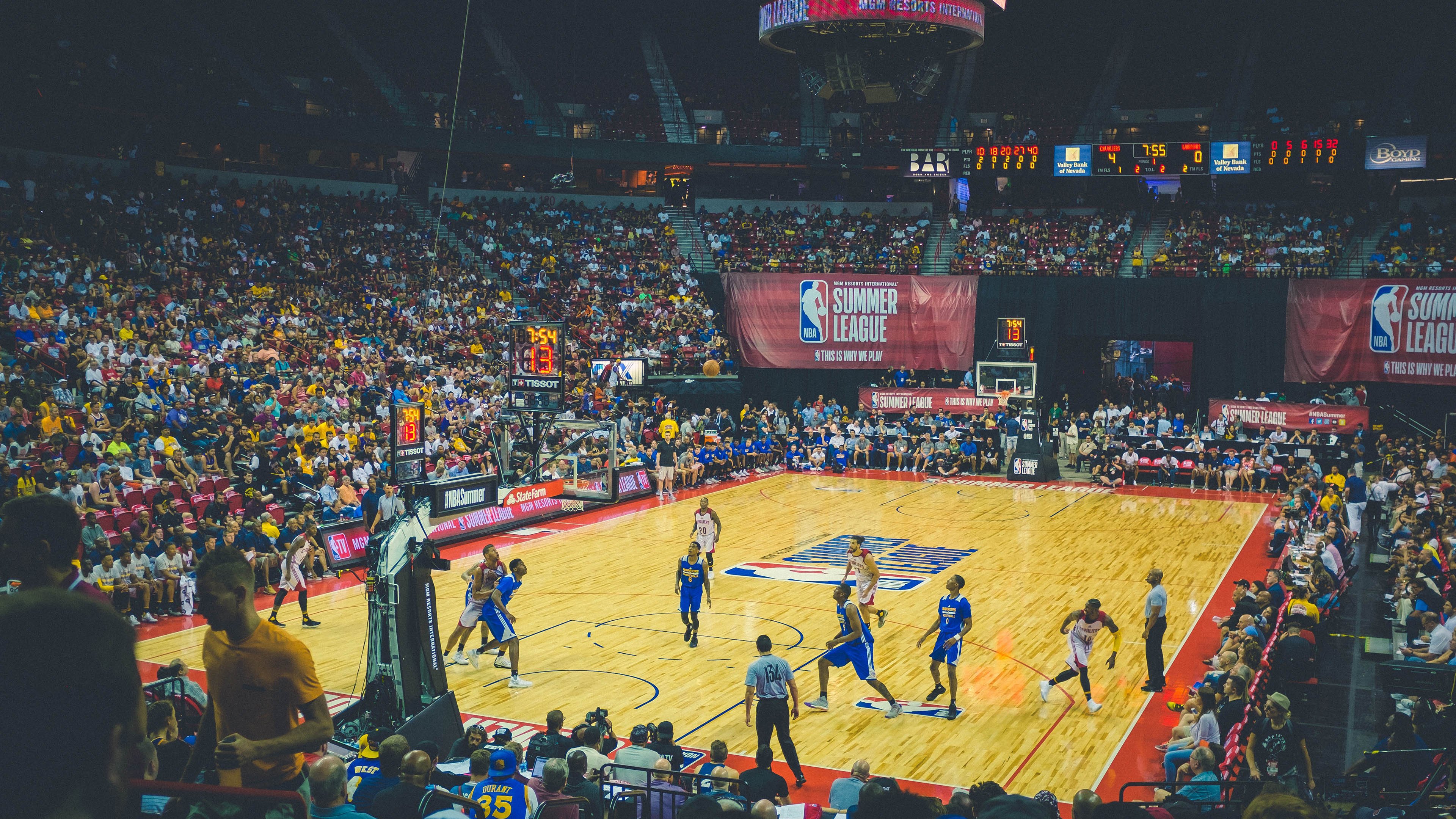 湖人队再次成为夺冠热门，核心球员状态火热，湖人队夺得冠军